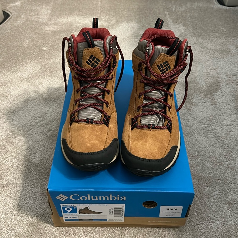 New Columbia, size 9.5 mid waterproof hiking boots